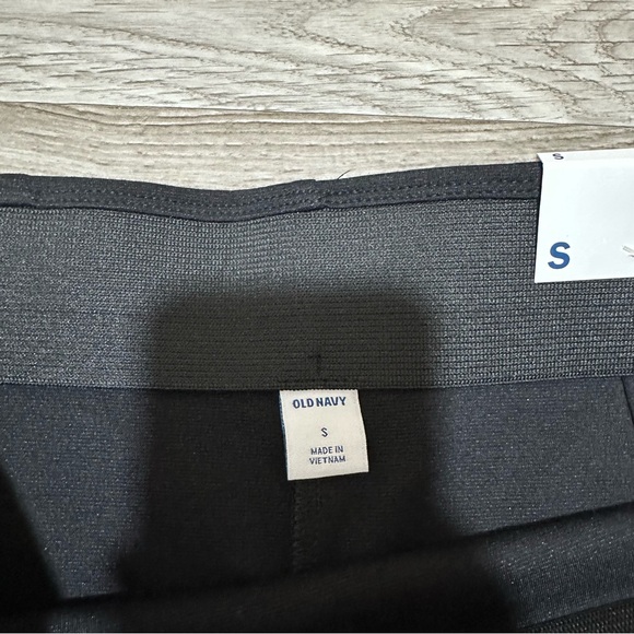 Old Navy High Waisted Pixie Skirt - Picture 5 of 7